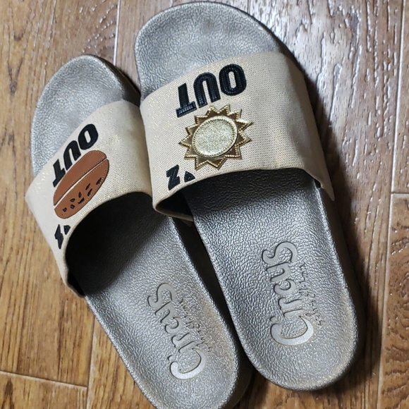 Sun'z out bun'z out Circus by Sam Edelman slides - Picture 6 of 11